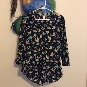 Cute long sleeve button-up blouse.